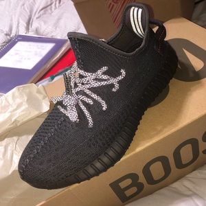 Yeezy 350 v2 black